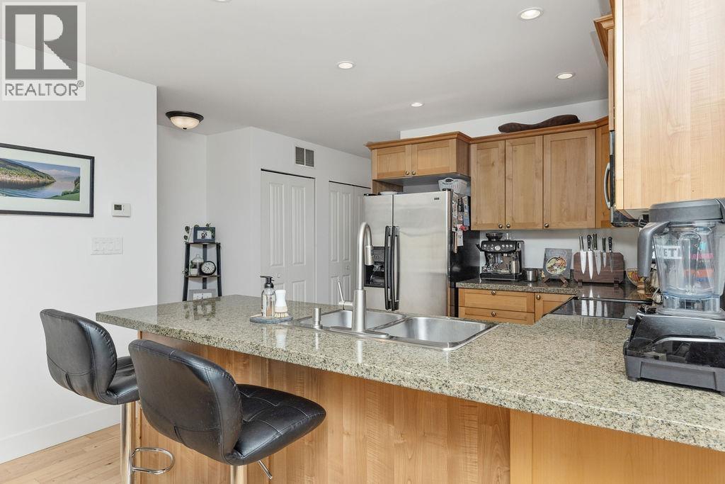 3 728 GIBSONS WAY, Gibsons