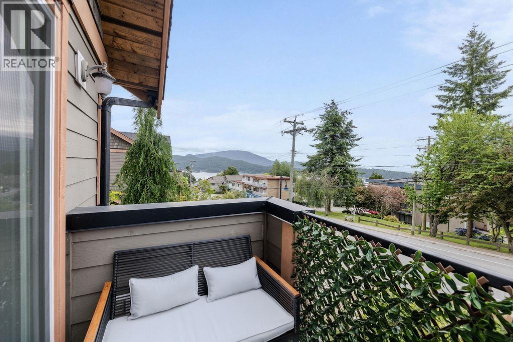 3 728 GIBSONS WAY, Gibsons