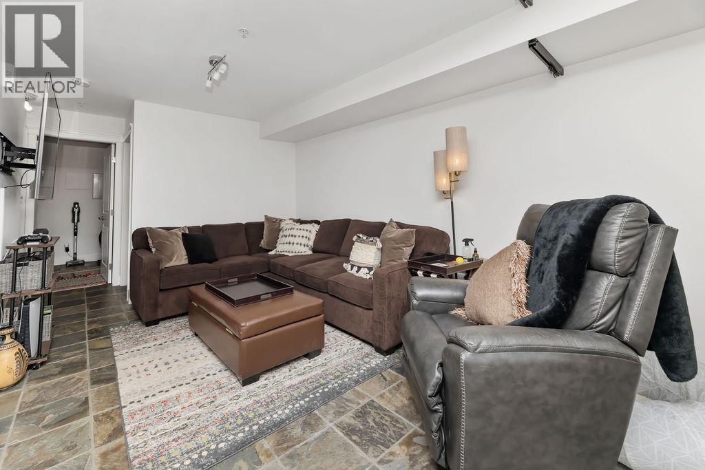 3 728 GIBSONS WAY, Gibsons