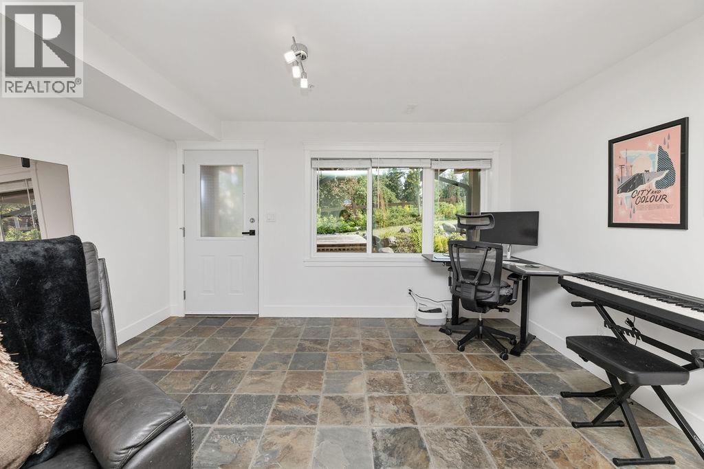 3 728 GIBSONS WAY, Gibsons