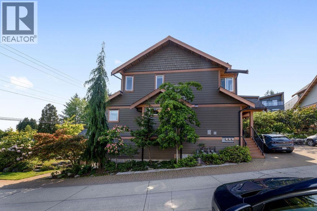 3 728 GIBSONS WAY, Gibsons