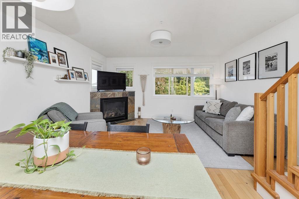 3 728 GIBSONS WAY, Gibsons