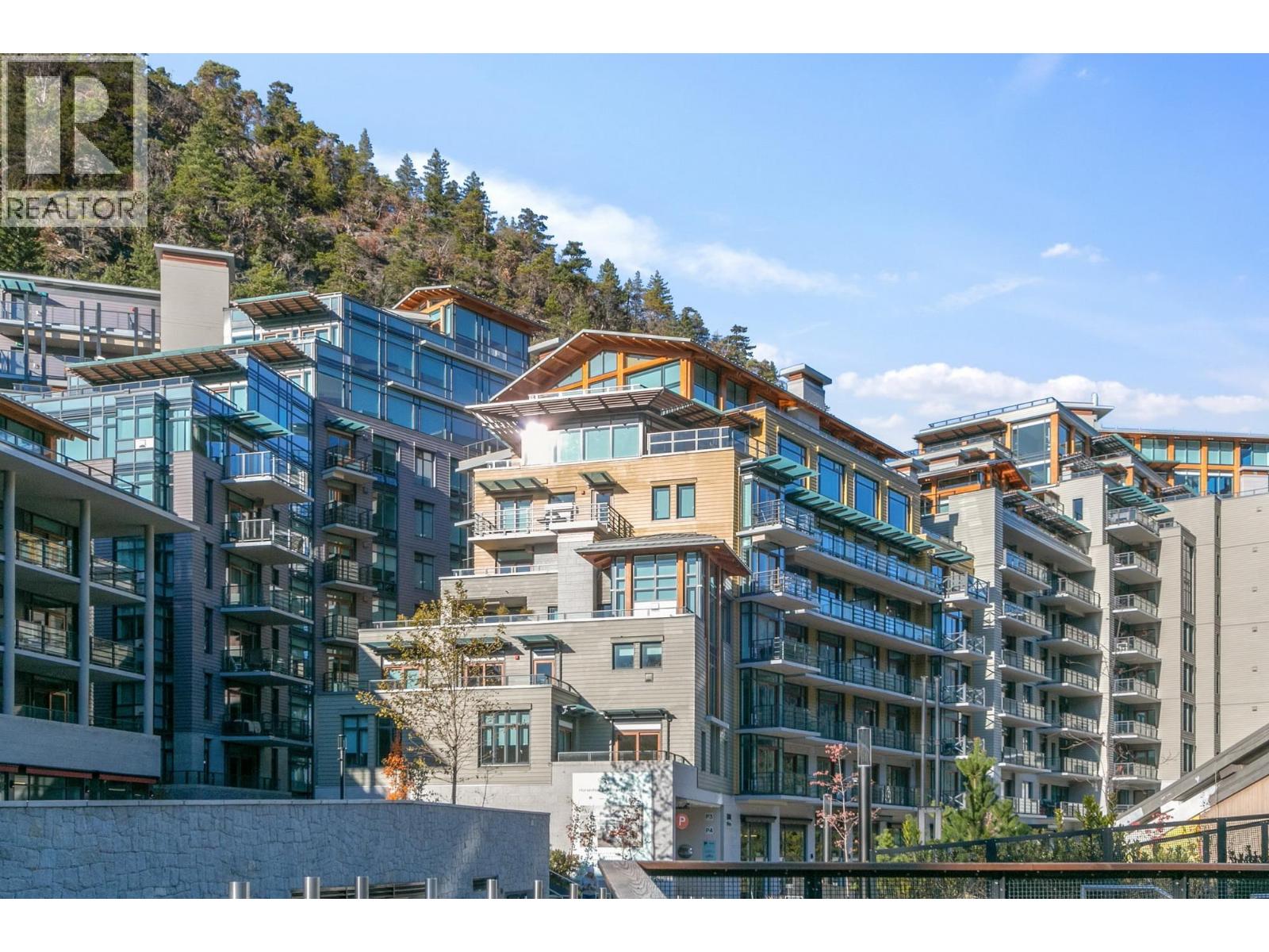 401 6687 NELSON AVENUE, West Vancouver