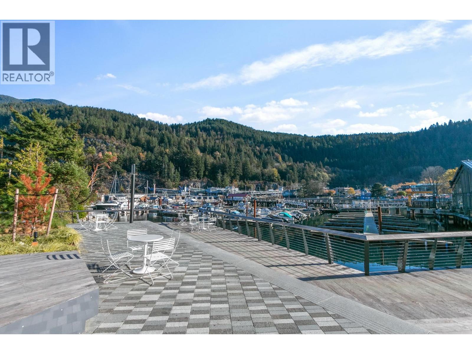 401 6687 NELSON AVENUE, West Vancouver