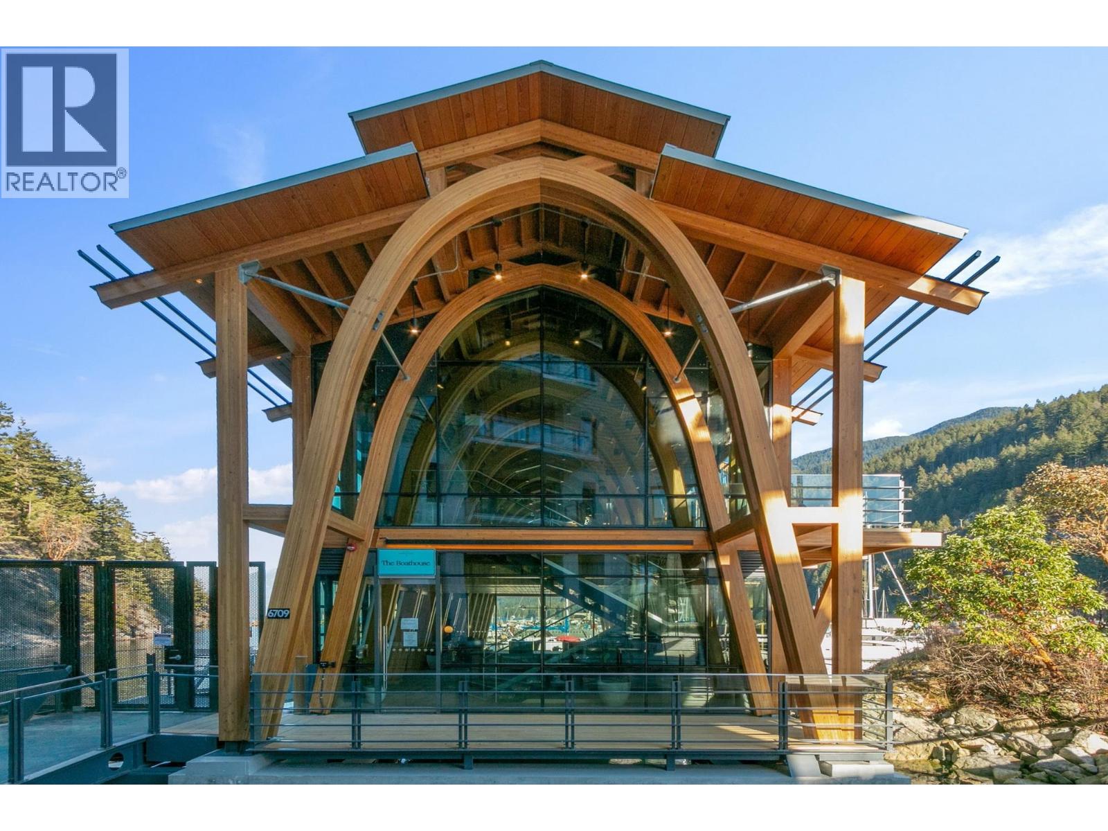 401 6687 NELSON AVENUE, West Vancouver