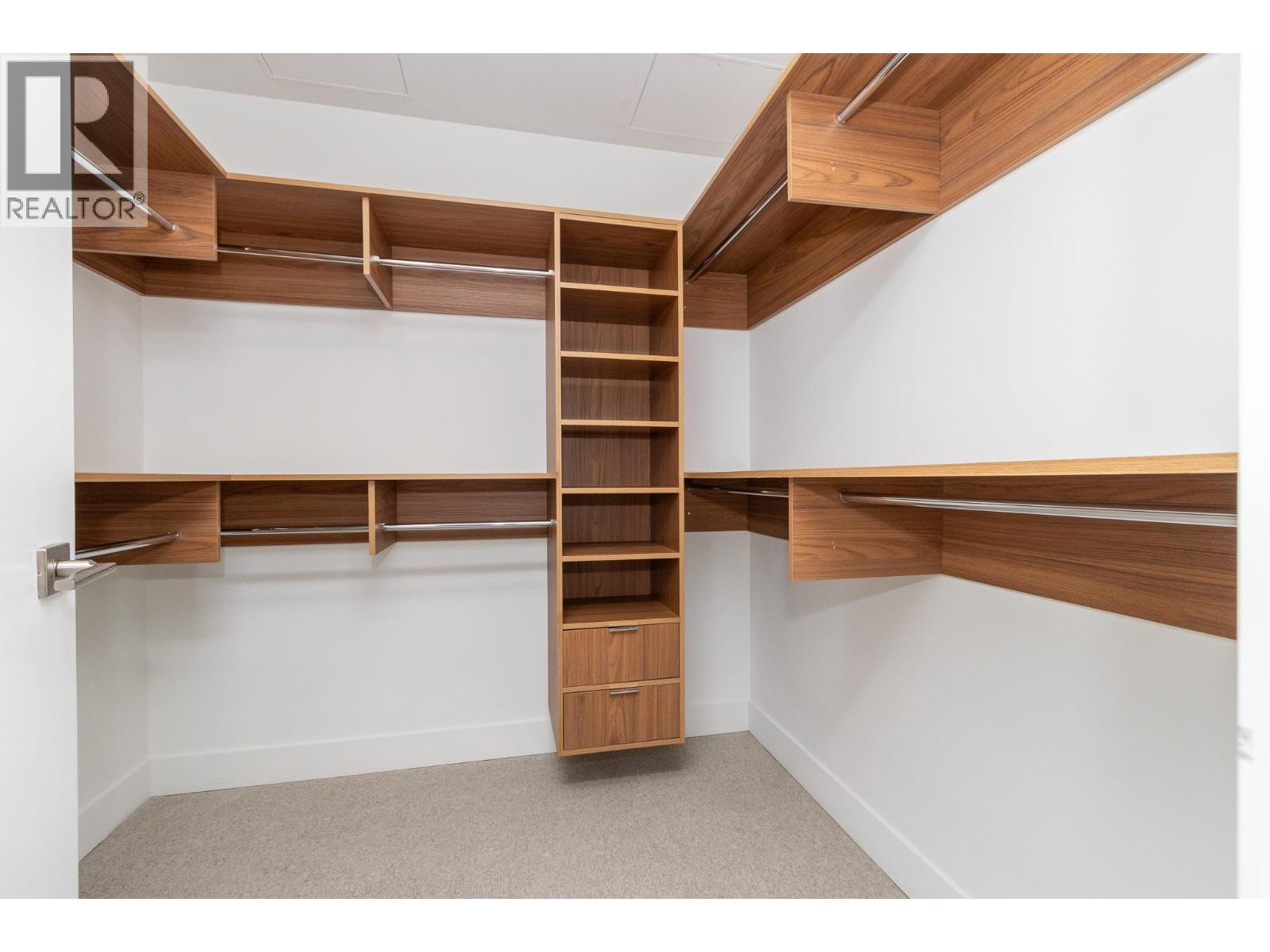 401 6687 NELSON AVENUE, West Vancouver