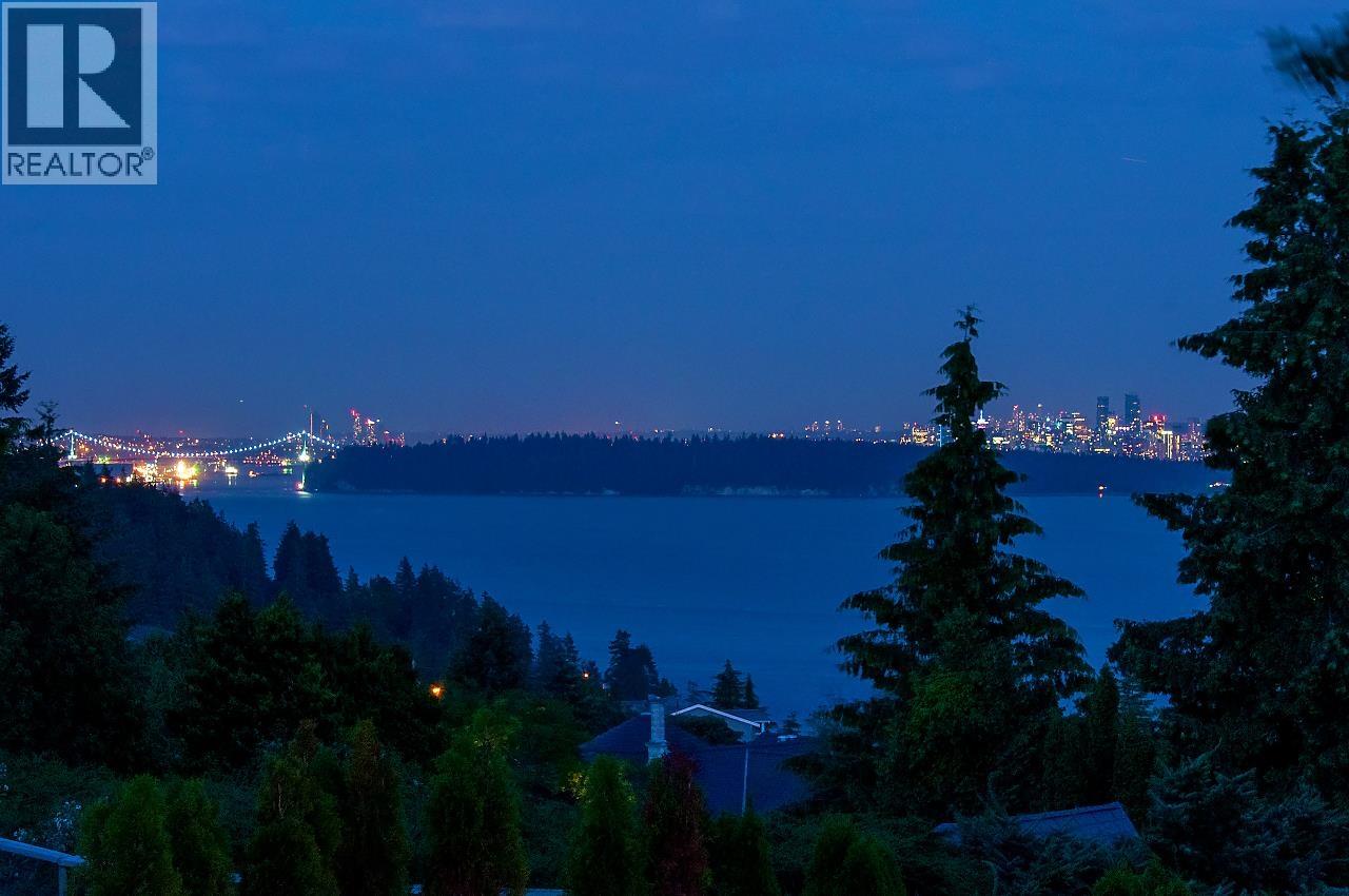 4265 ROCKBANK PLACE, West Vancouver