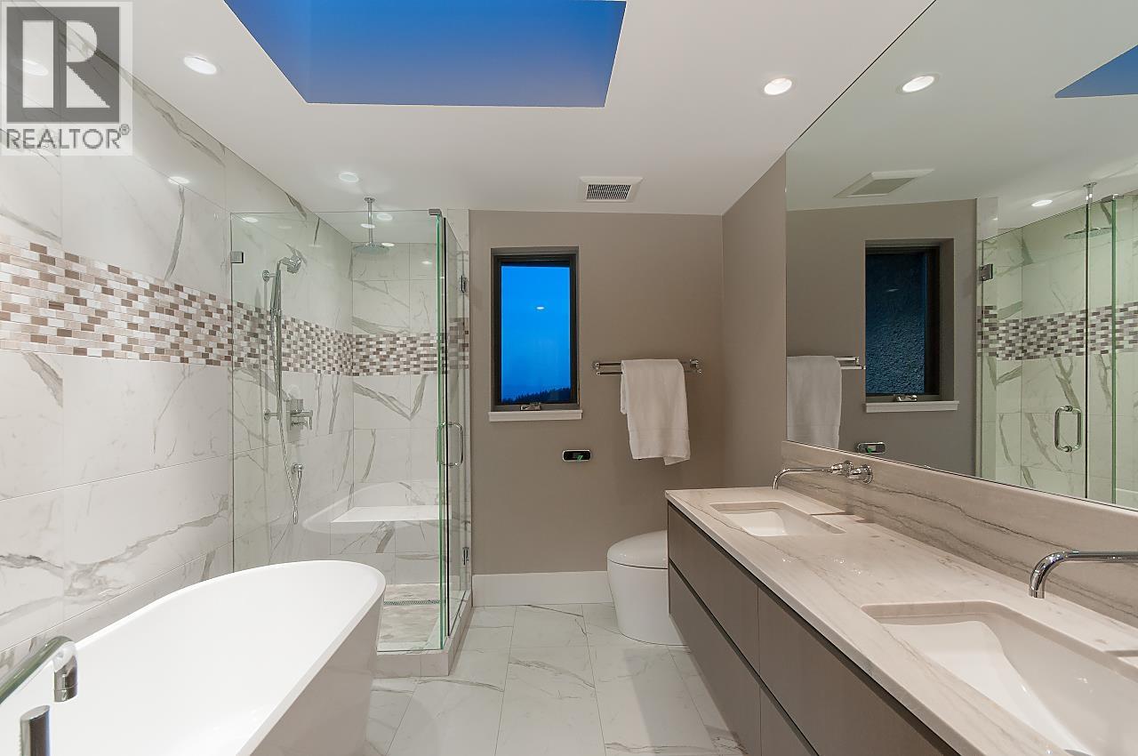 4265 ROCKBANK PLACE, West Vancouver