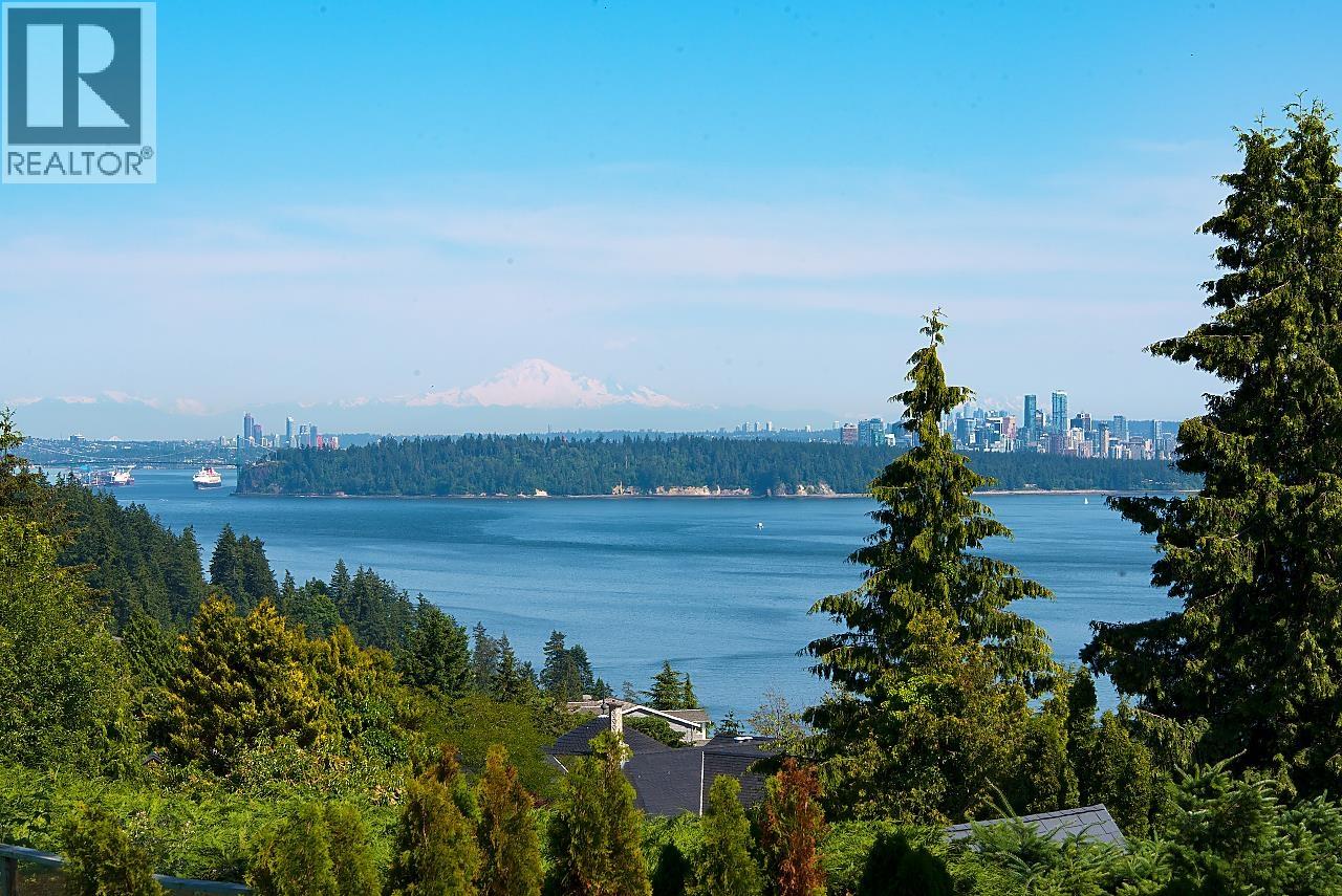 4265 ROCKBANK PLACE, West Vancouver