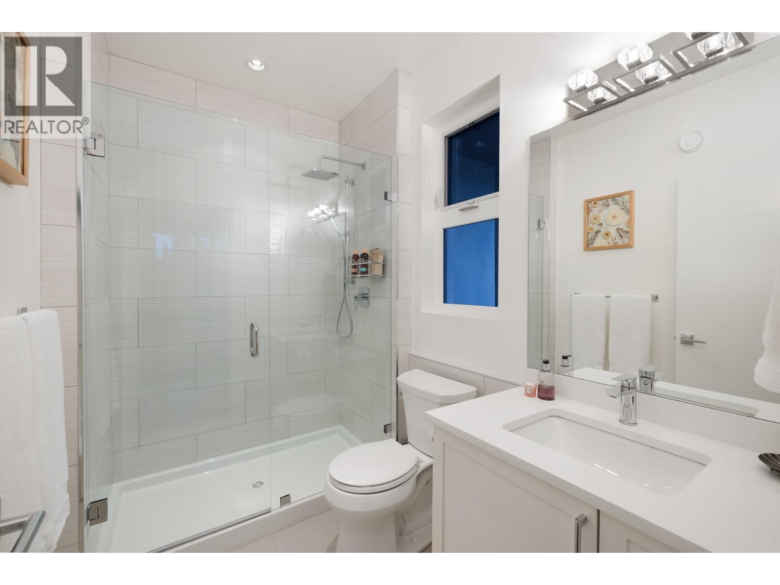 2902 ST. ANDREWS AVENUE, North Vancouver