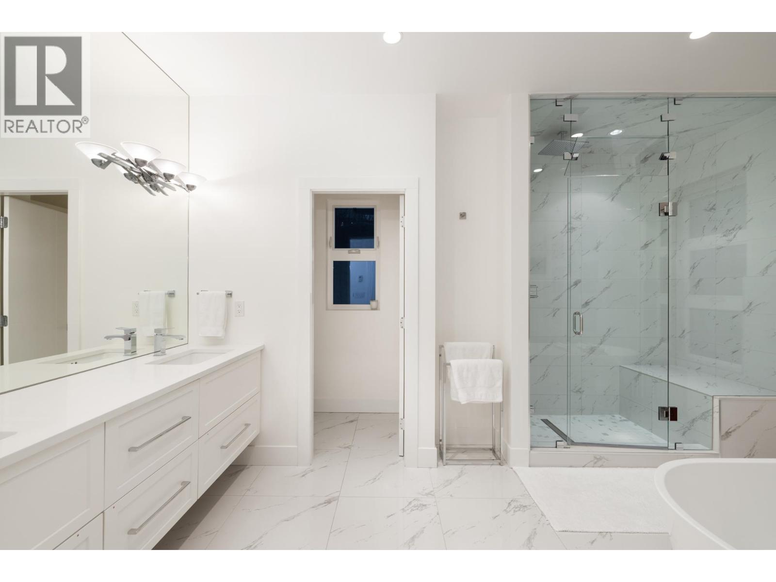 2902 ST. ANDREWS AVENUE, North Vancouver