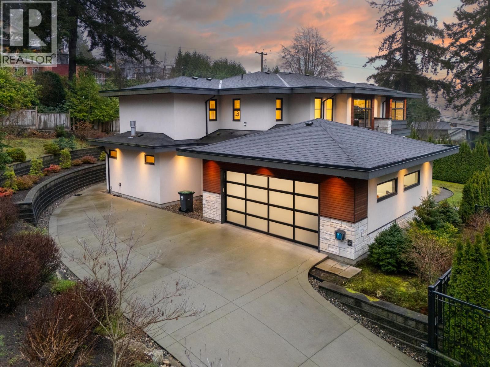 2902 ST. ANDREWS AVENUE, North Vancouver