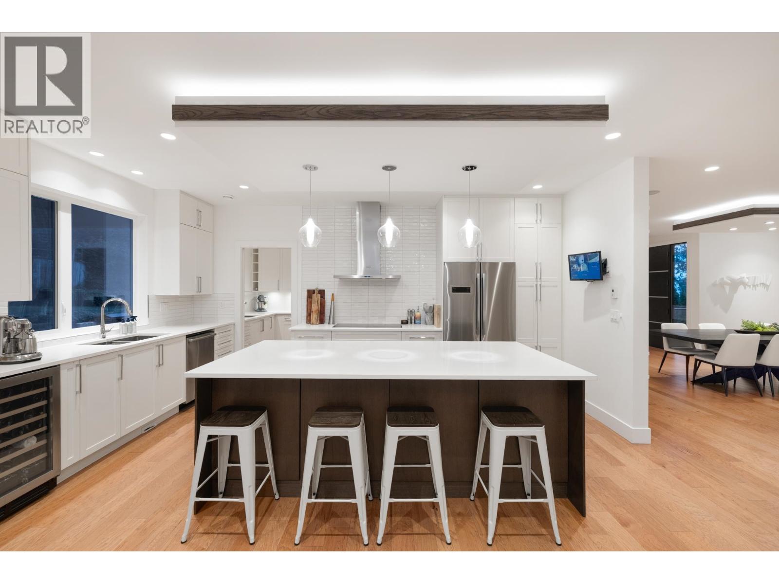 2902 ST. ANDREWS AVENUE, North Vancouver