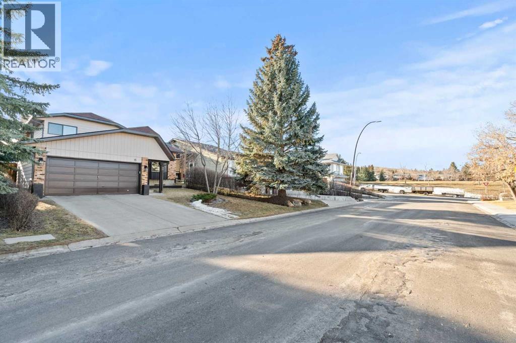 Single Family House 4 Level for Sale in  Beacham Rise NW Beddington Heights Calgary 