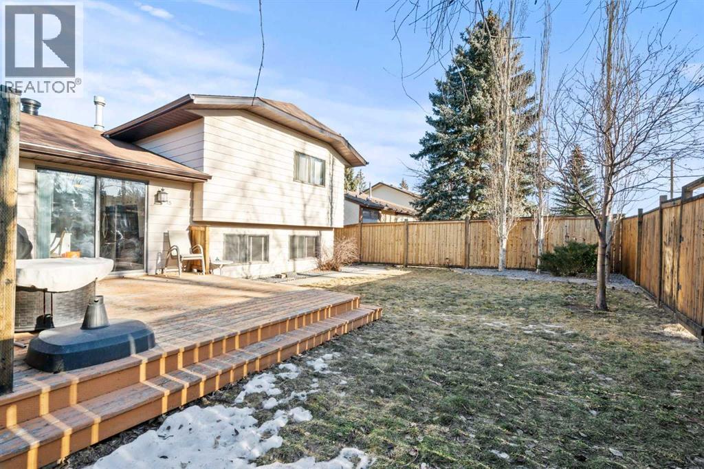Single Family House 4 Level for Sale in  Beacham Rise NW Beddington Heights Calgary 