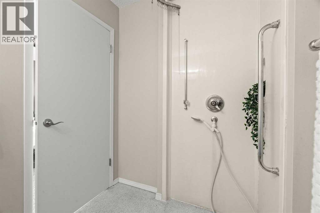 Single Family House 4 Level for Sale in  Beacham Rise NW Beddington Heights Calgary 