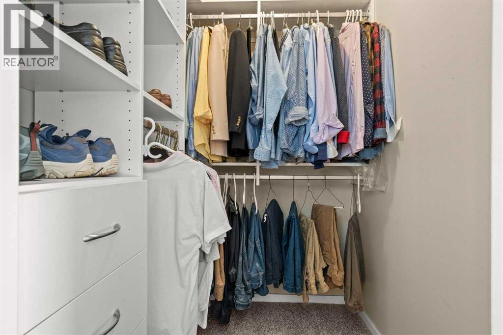 Single Family House 4 Level for Sale in  Beacham Rise NW Beddington Heights Calgary 