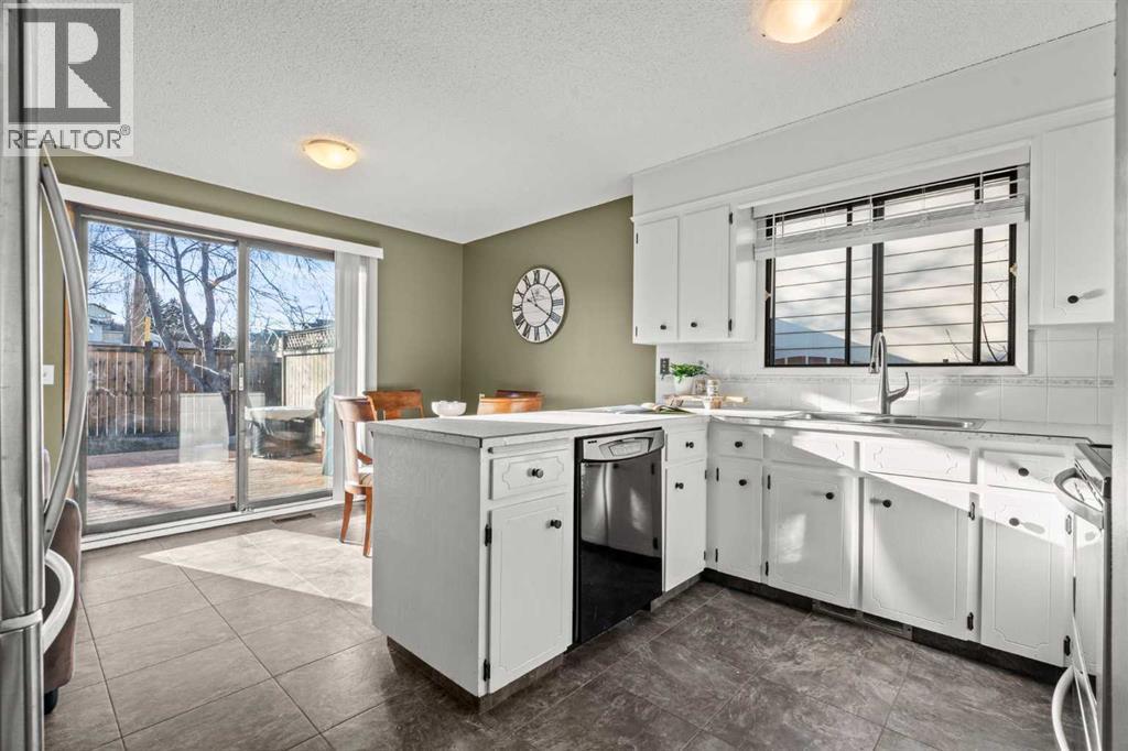 Single Family House 4 Level for Sale in  Beacham Rise NW Beddington Heights Calgary 