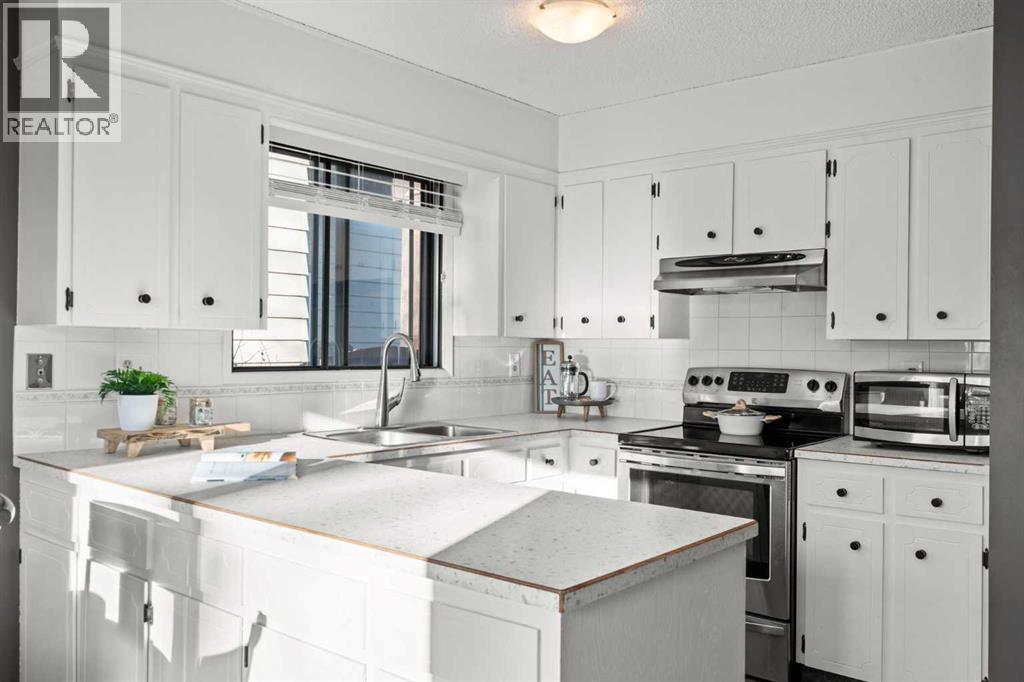 Single Family House 4 Level for Sale in  Beacham Rise NW Beddington Heights Calgary 