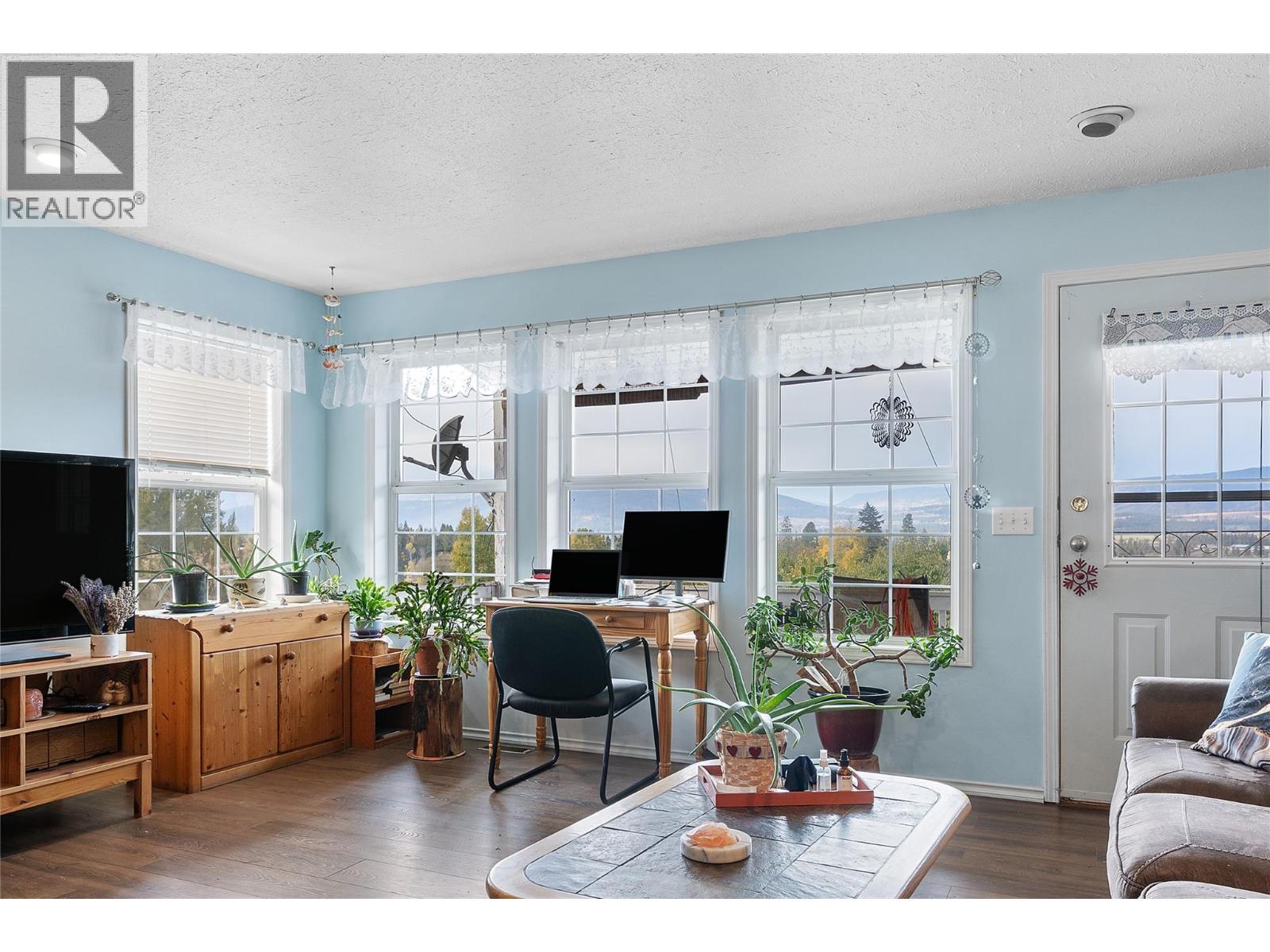  1277 Mountain View Road, Spallumcheen