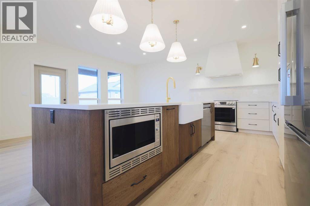 Single Family House for Sale in  Eaton Crescent Evergreen Red Deer 