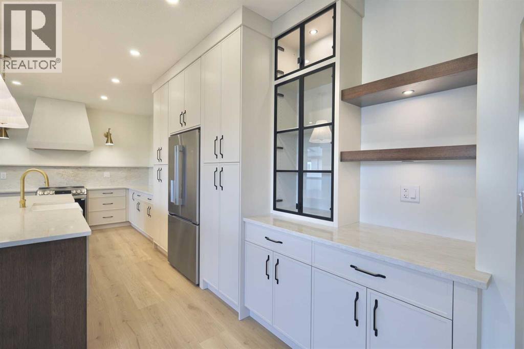 Single Family House for Sale in  Eaton Crescent Evergreen Red Deer 