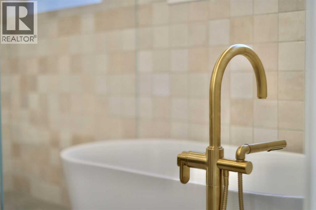 Single Family House for Sale in  Eaton Crescent Evergreen Red Deer 