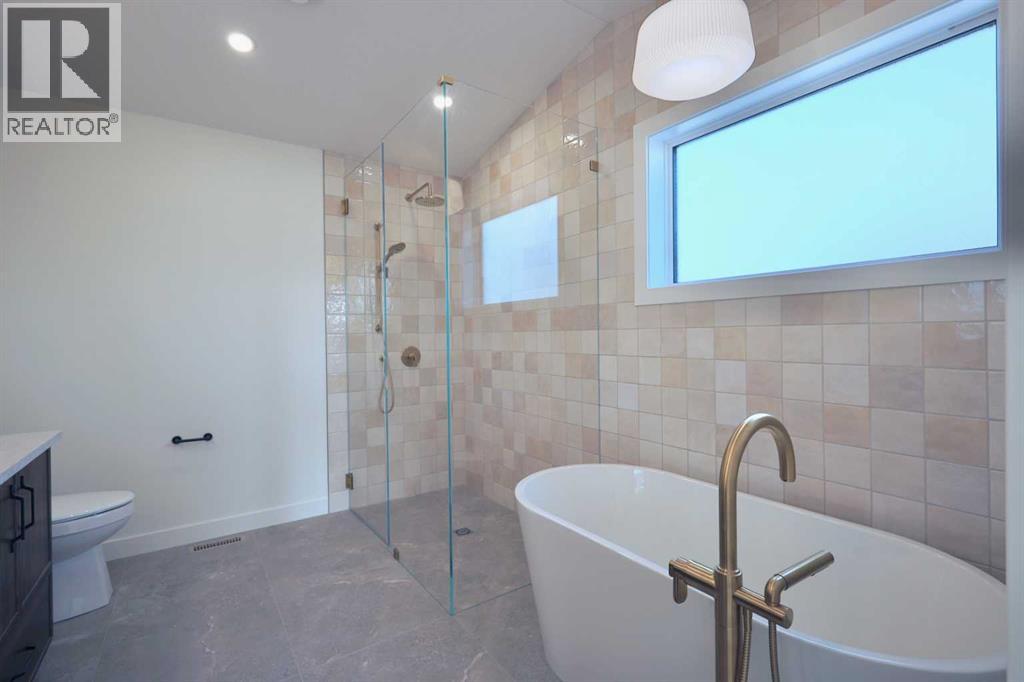 Single Family House for Sale in  Eaton Crescent Evergreen Red Deer 