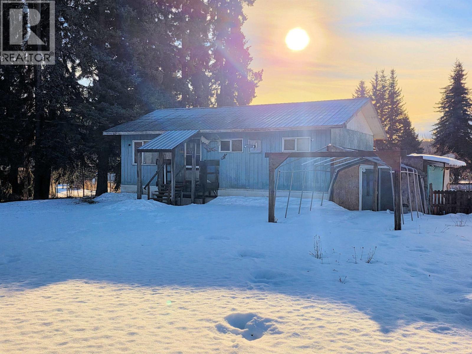 21881 TAYLOR Avenue, Topley