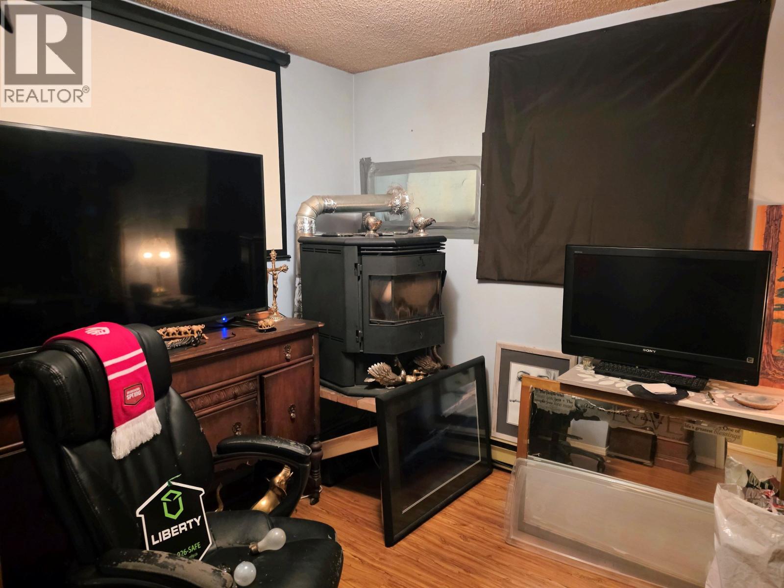 21881 TAYLOR Avenue, Topley