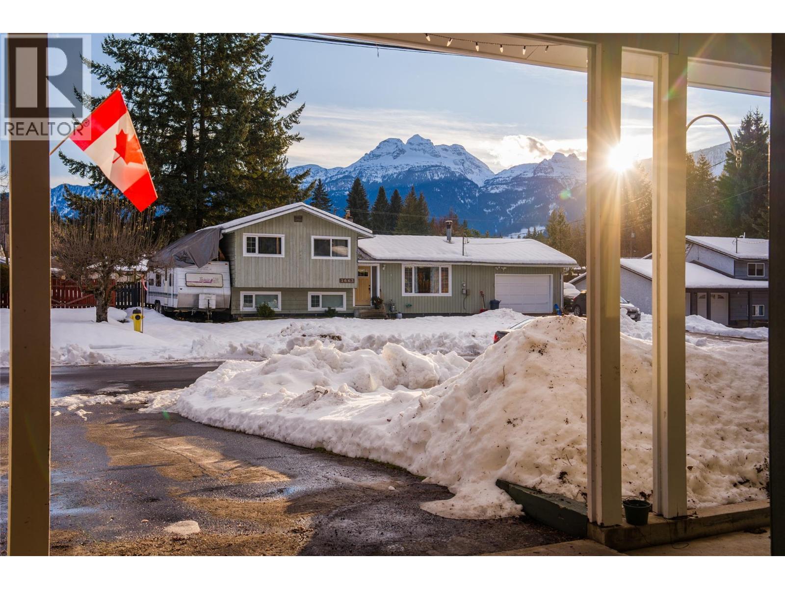 1674 Dogwood Drive, Revelstoke