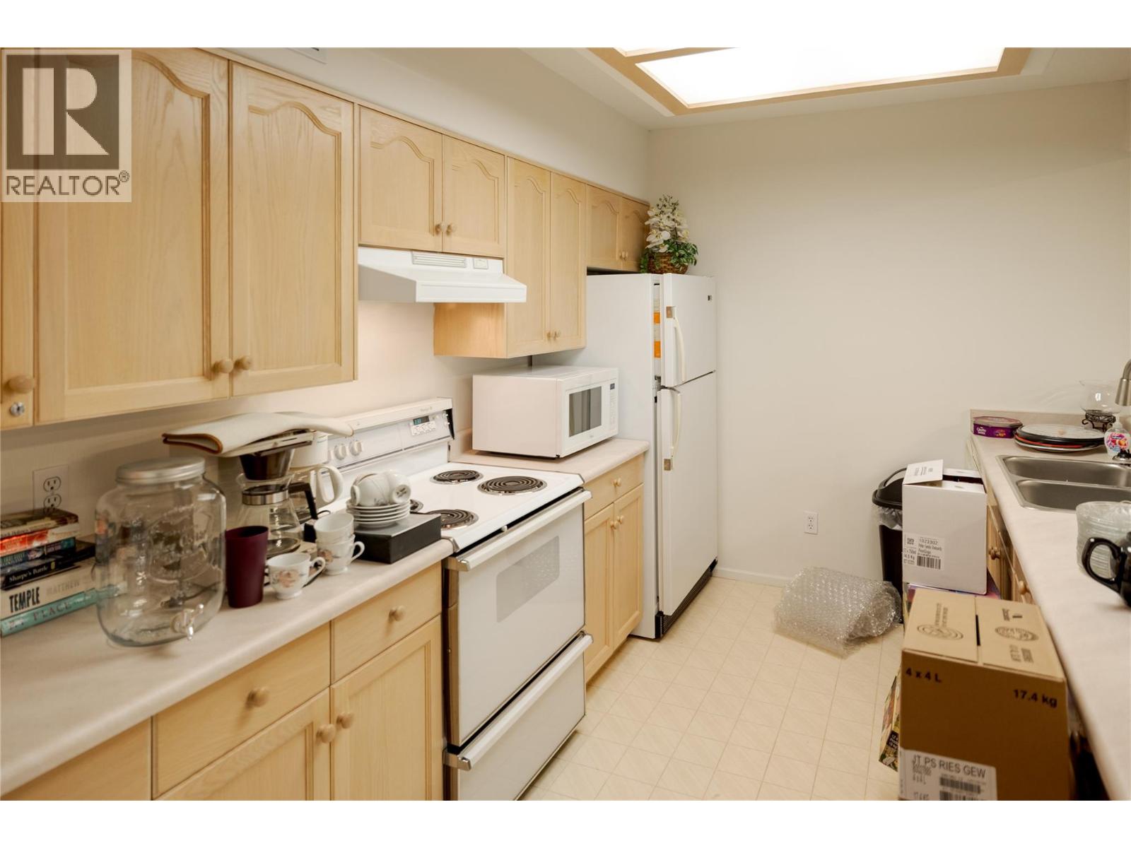 213 3335 Richter Street, Kelowna