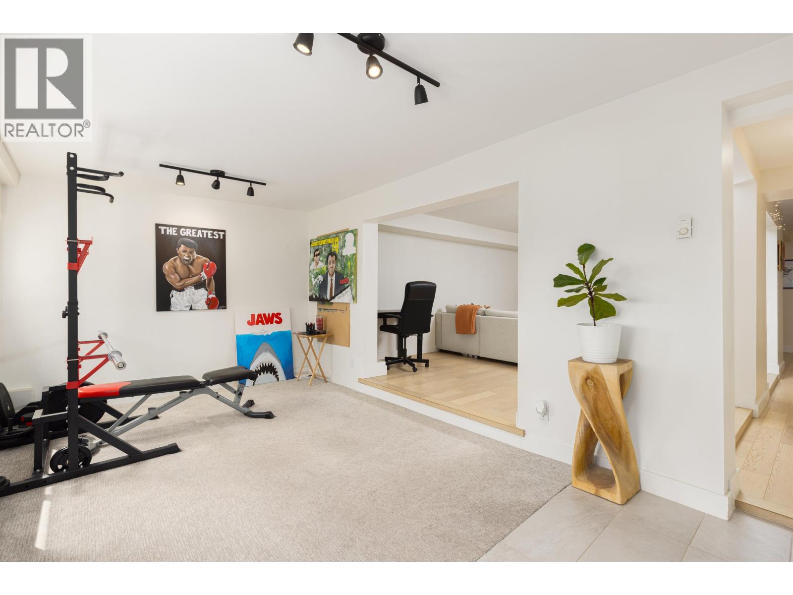 1231 CLOVERLEY STREET, North Vancouver