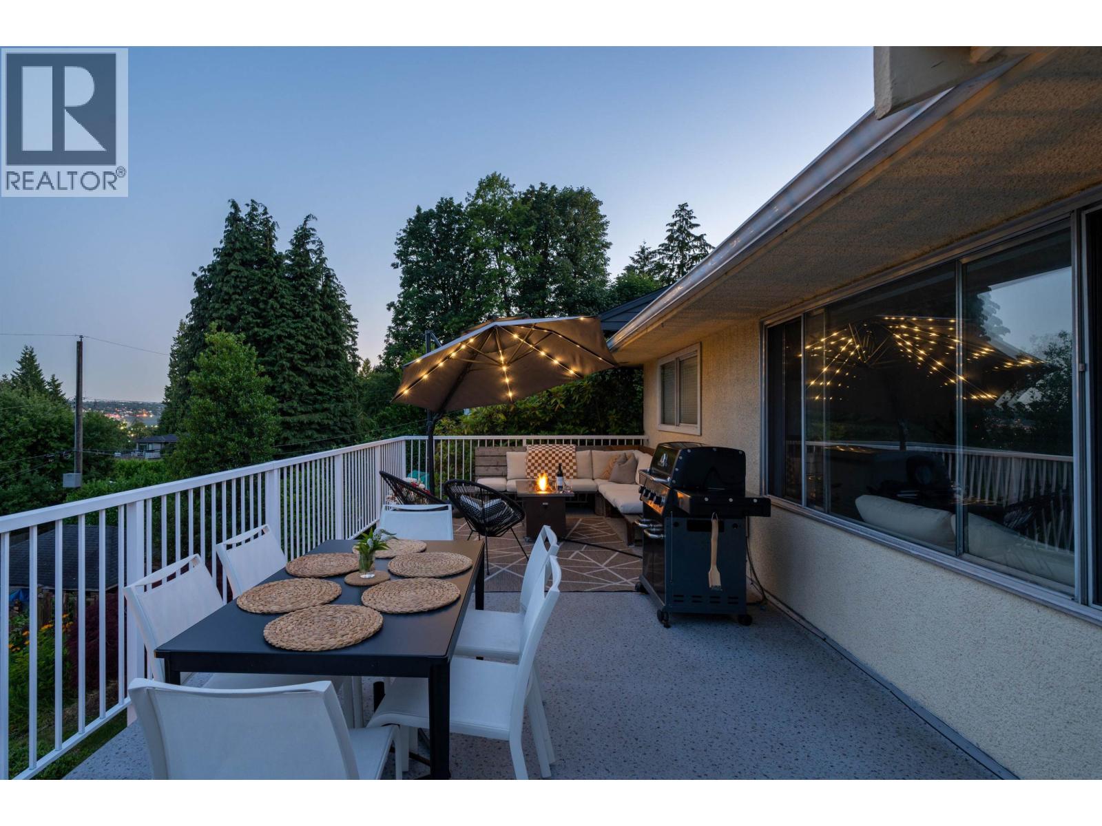 1231 CLOVERLEY STREET, North Vancouver