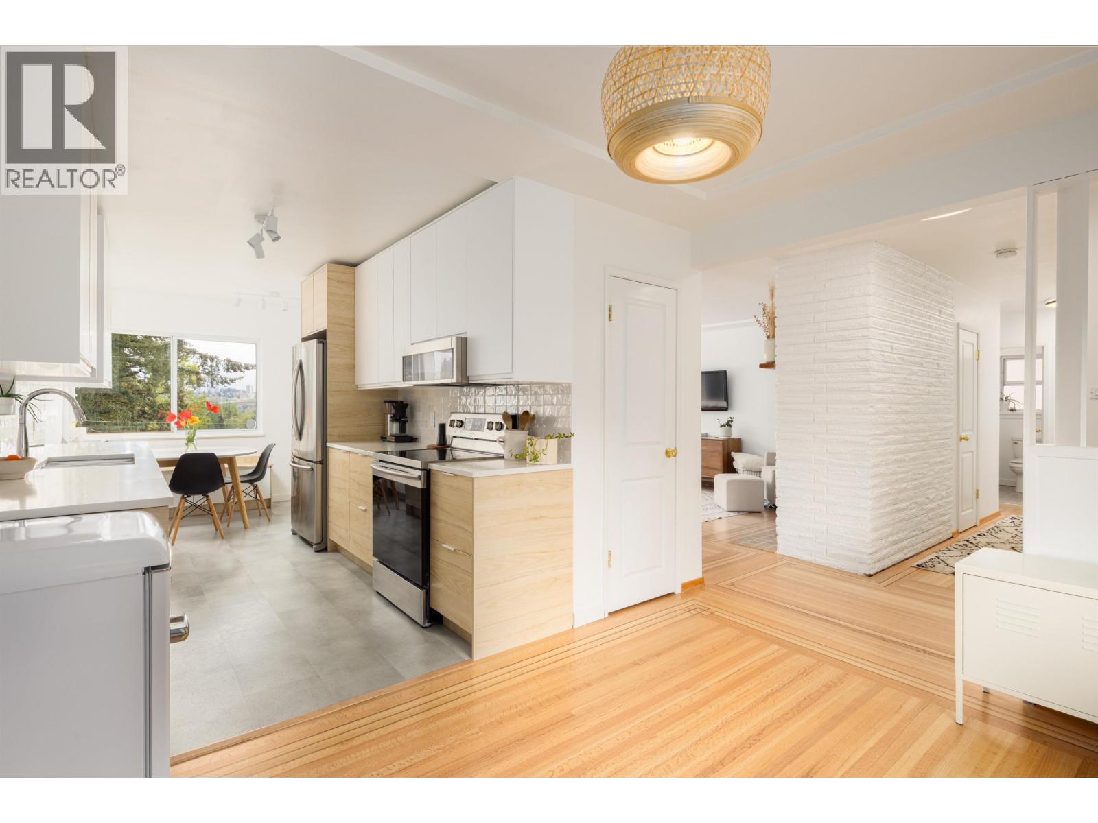 1231 CLOVERLEY STREET, North Vancouver