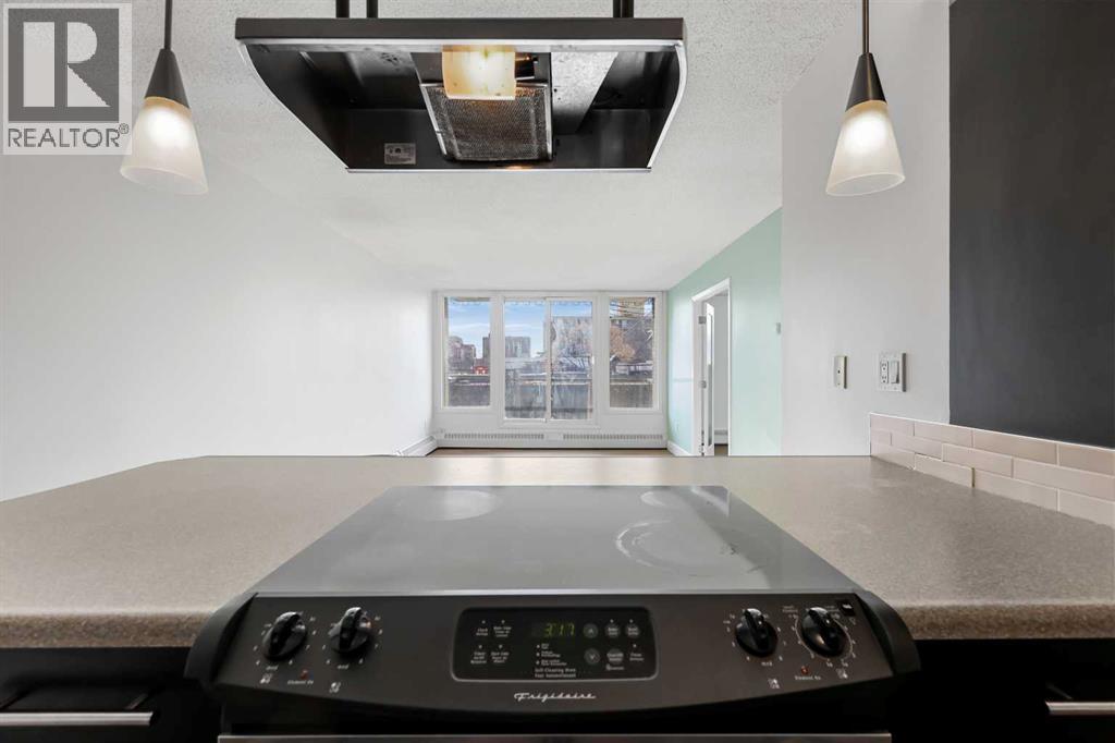 Single Family House for Sale in    Avenue SW Cliff Bungalow Calgary 