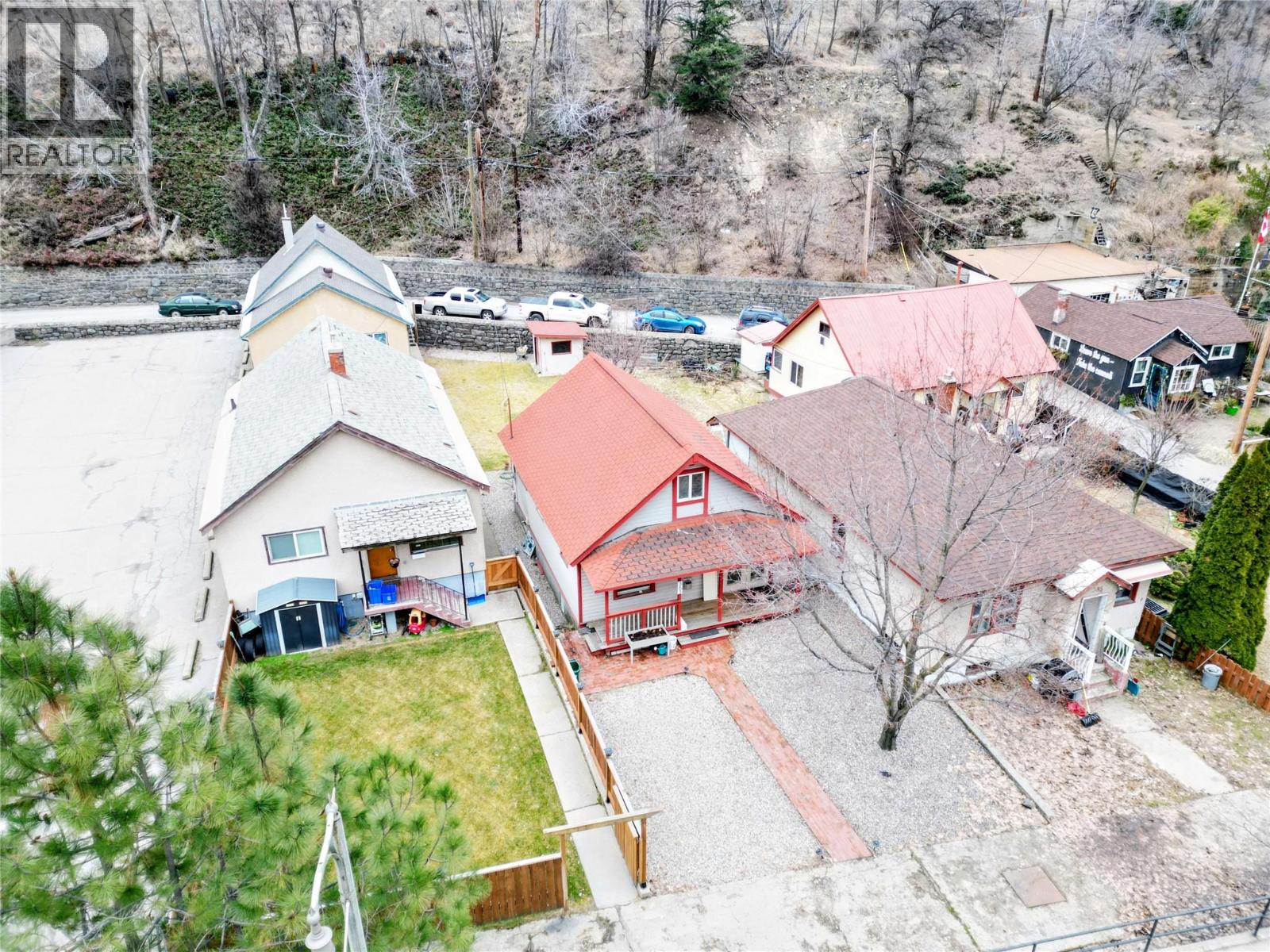 363 Rossland Avenue - 2