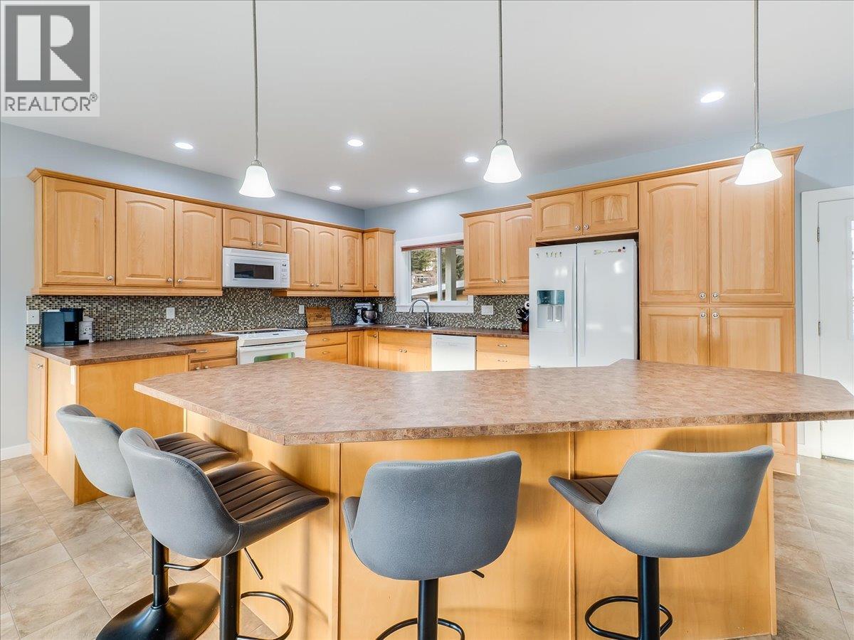 8480 Highway 22A, Trail