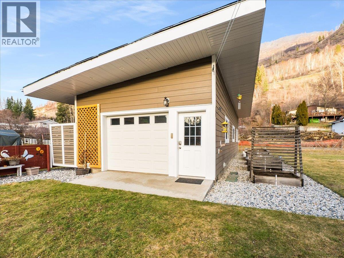 8480 Highway 22A, Trail