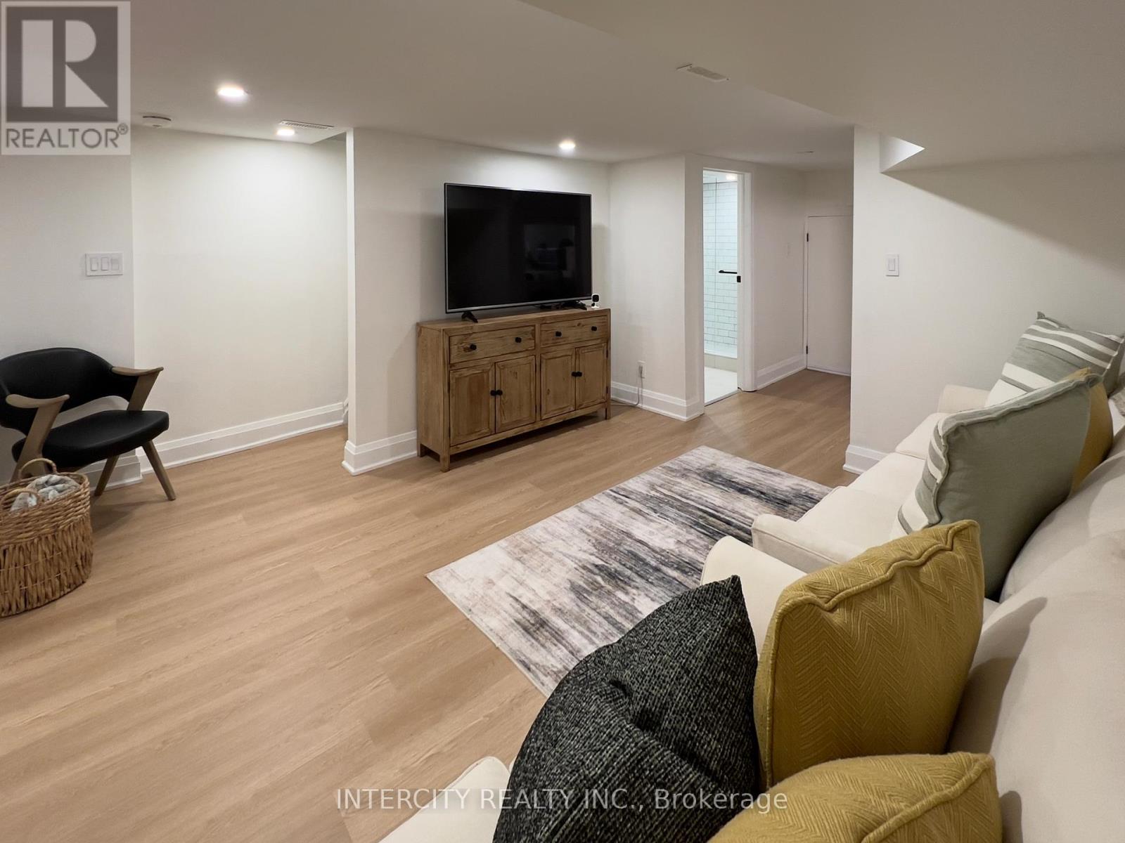 92 DAGMAR AVENUE - 15