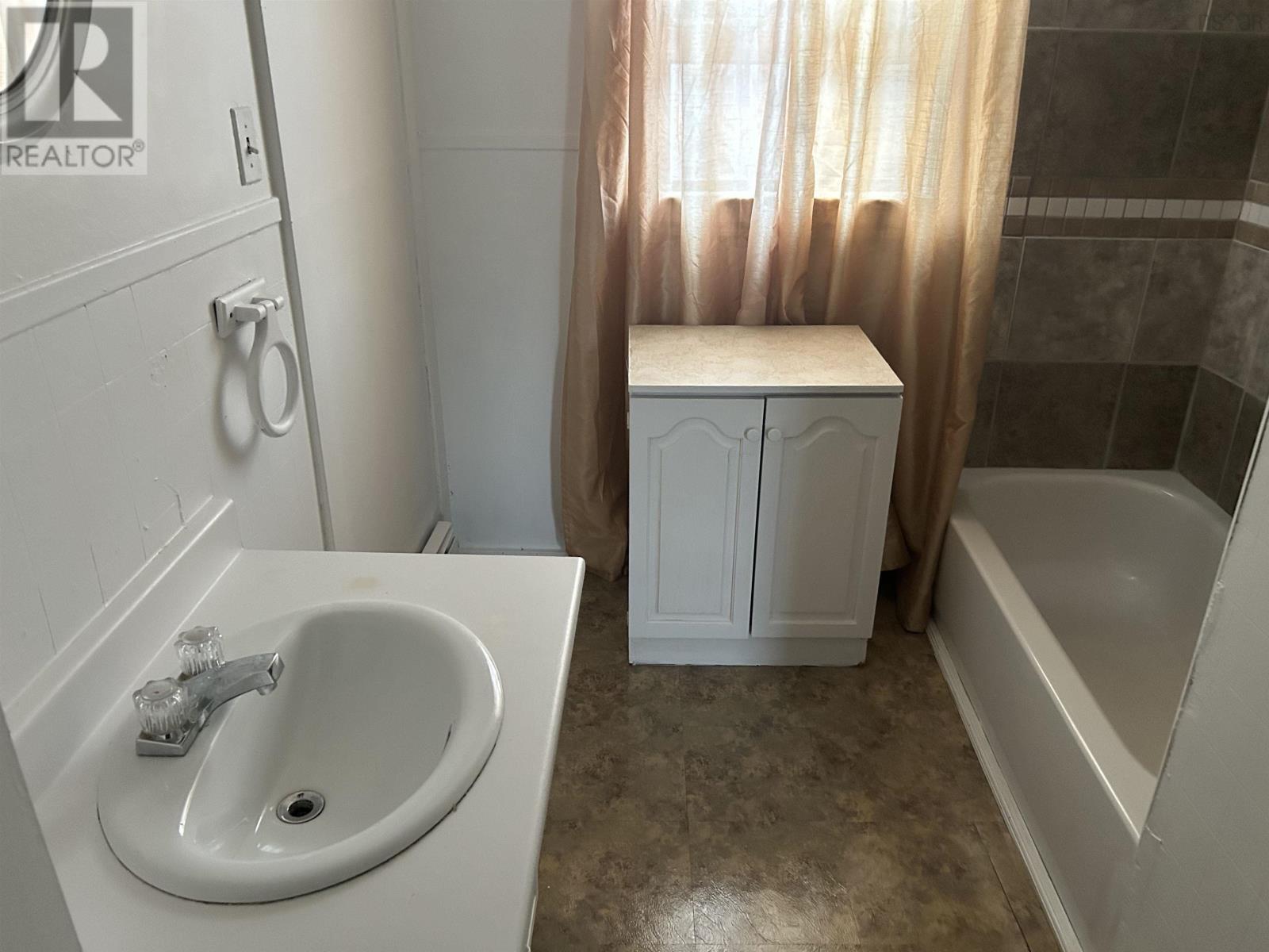 Property 9 of 9 of 192-194 Gatacre Street