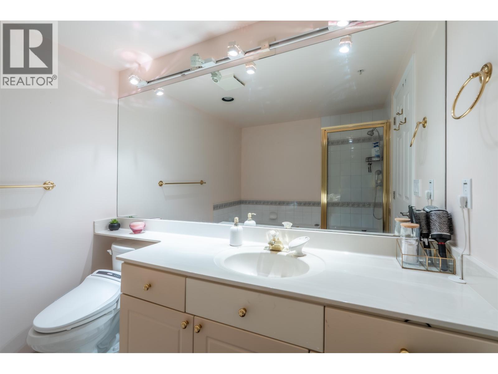 801 160 W KEITH ROAD, North Vancouver