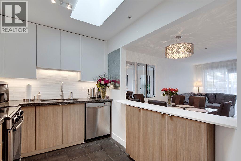 411 108 W ESPLANADE AVENUE, North Vancouver