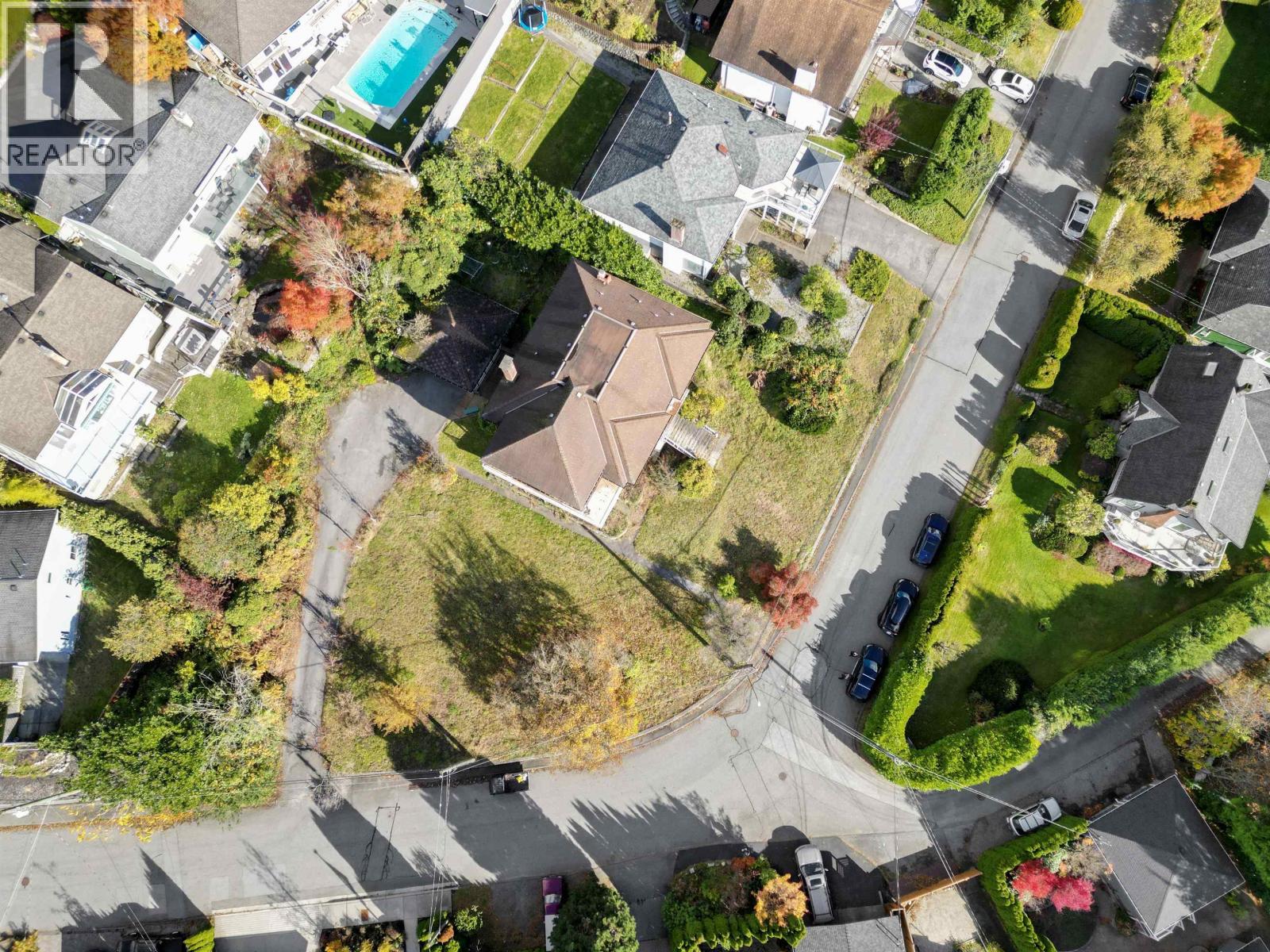 404 SOMERSET STREET, North Vancouver