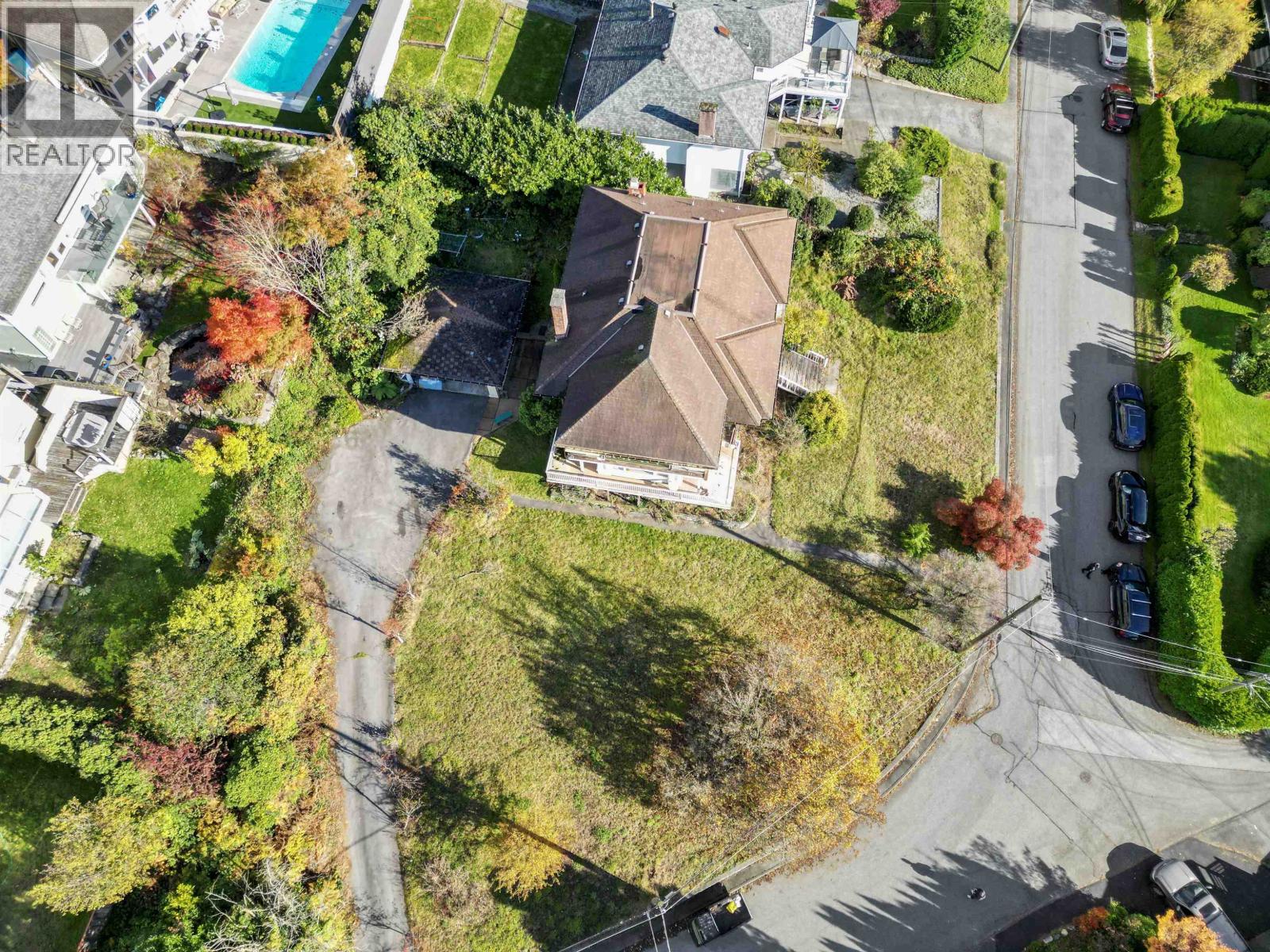 404 SOMERSET STREET, North Vancouver