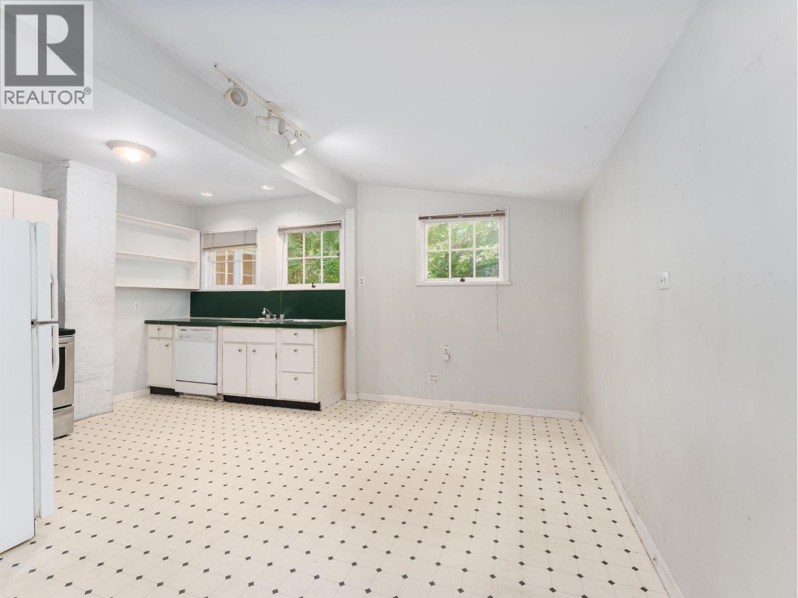 4150 DOLLARTON HIGHWAY, North Vancouver