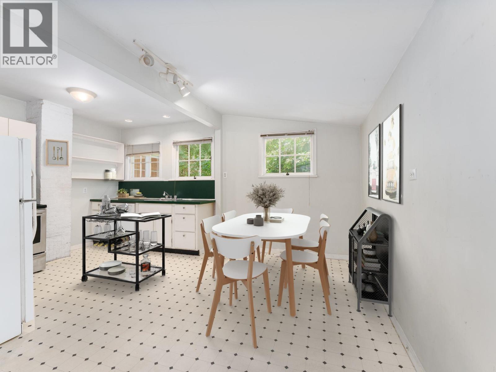 4150 DOLLARTON HIGHWAY, North Vancouver