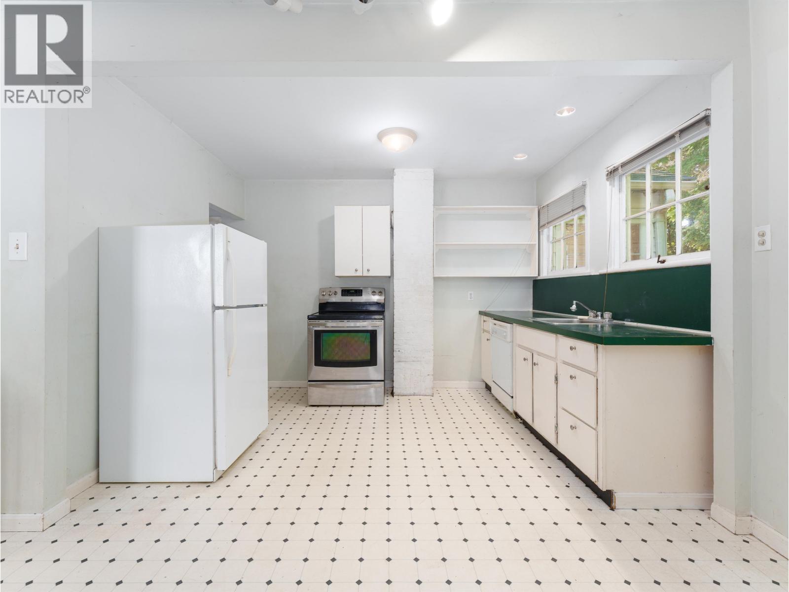 4150 DOLLARTON HIGHWAY, North Vancouver