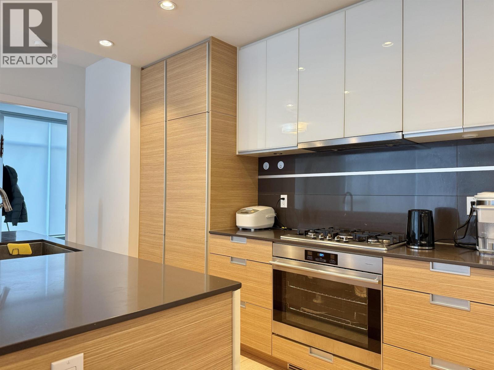 3501 4688 KINGSWAY - Photo 2 of 19, Burnaby, British Columbia