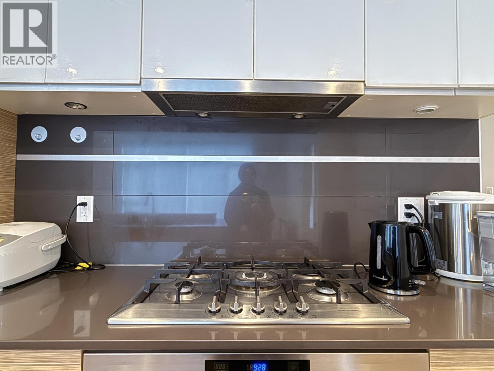 3501 4688 KINGSWAY - Photo 4 of 19, Burnaby, British Columbia